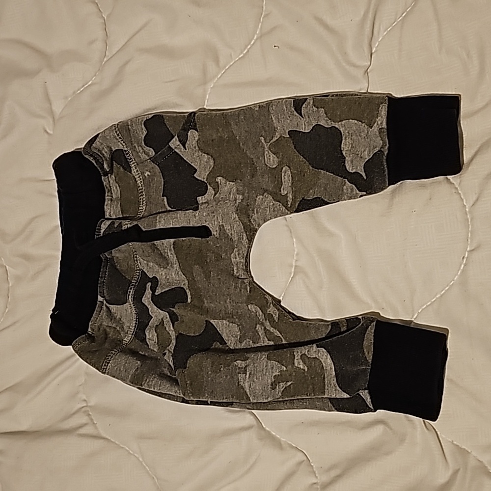Little bipsy camo joggers 3-6 month pants